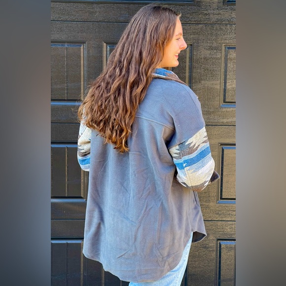 New boutique blue gray Aztec flannel shacket jacket - Picture 5 of 6